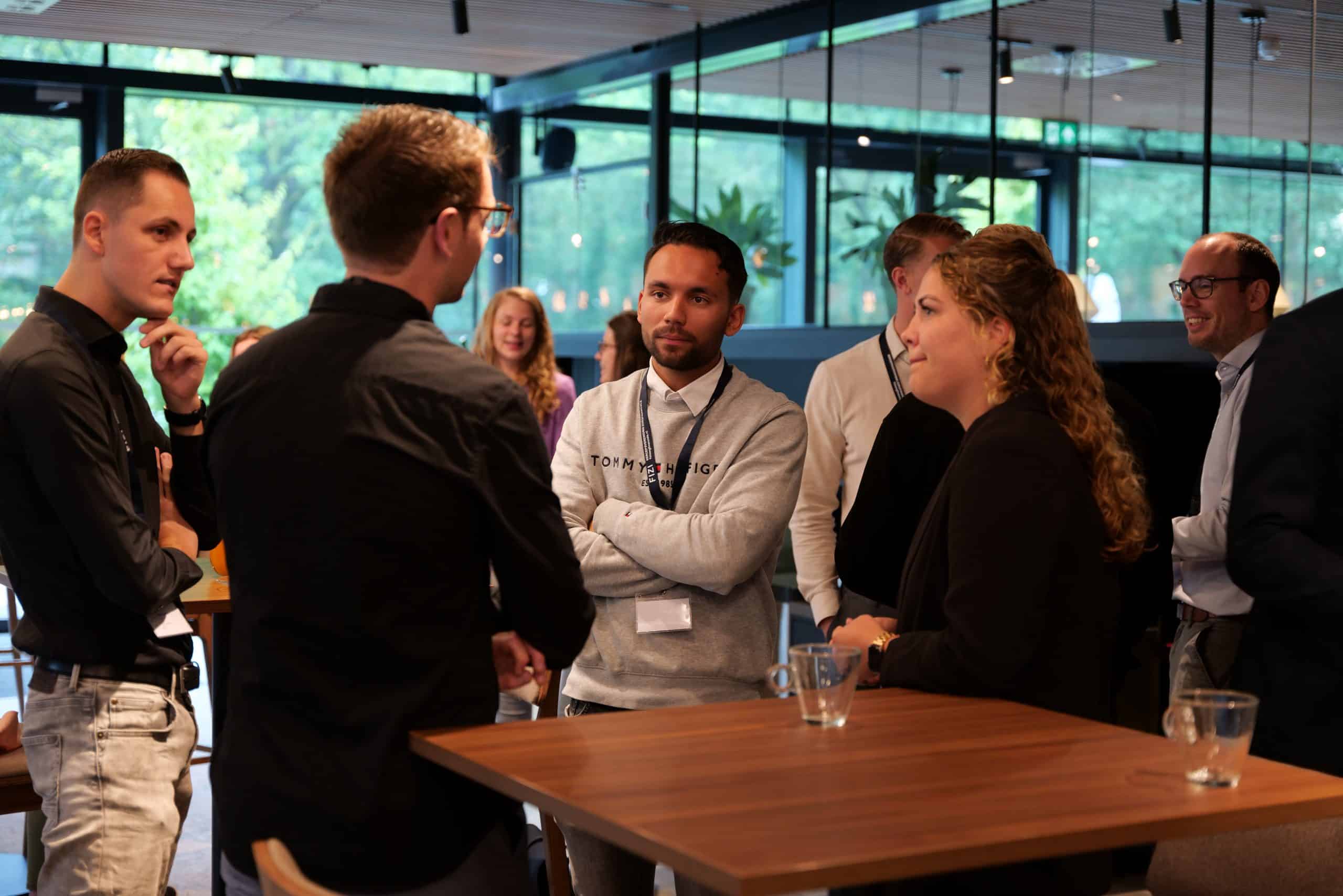 Young Financials met elkaar in gesprek tijdens het Fizi Jaarevent 2023