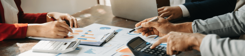 Overleg over de financiën tussen meerdere mensen